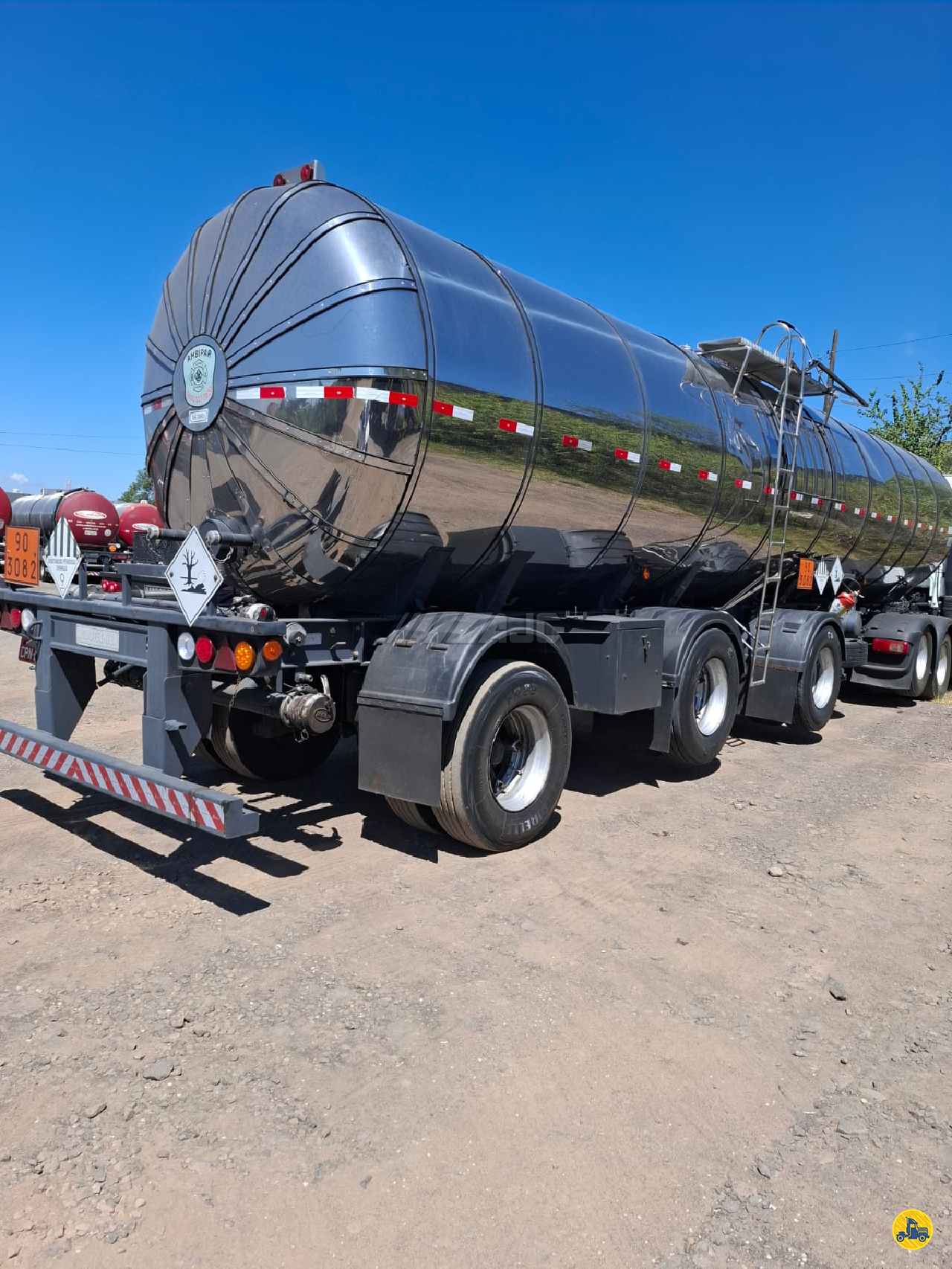 CARRETA SEMI-REBOQUE TANQUE ISOTERMICO AJC Implementos Rodoviários CAXIAS DO SUL RIO GRANDE DO SUL RS
